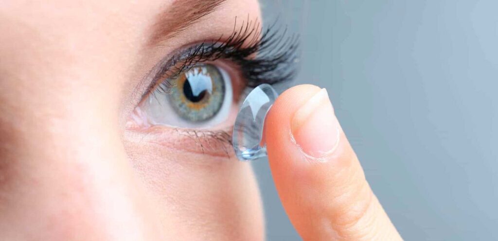 Lentes de contato: uso inadequado, cuidados, validades e doenças relacionadas